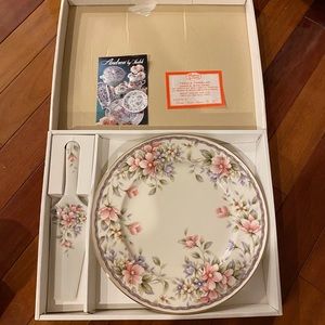 Beautiful Porcelain Cake Platter with serving spoon. New in box.
